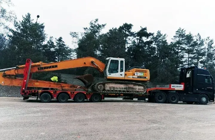 Ile waży koparko ładowarka? Poznaj wagi różnych modeli i ich wpływ na transport
