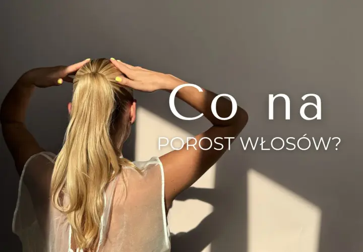 Kobieta z blond kucykiem i żółtym lakierem do paznokci, zastanawia się, co przyspiesza porost włosów.