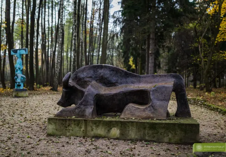 Ogród Rzeźb Soriano w Owczarni: Twój przewodnik po niezwykłej galerii