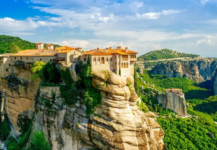 Monasteries perched on towering rock pillars in Meteora, Greece. Discover how to get to Meteora monasteries for an unforgettable journey.