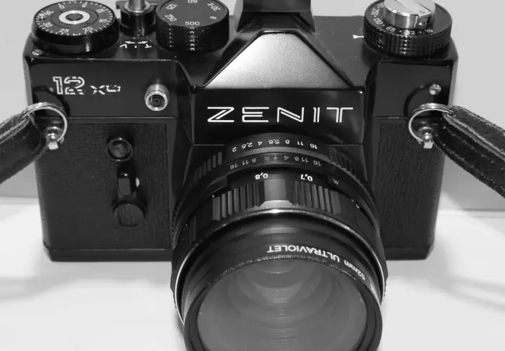 Jak wybrać idealny obiektyw do Zenit E? Kompatybilne modele i praktyczne porady