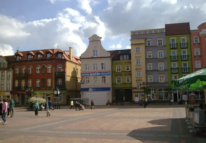 Ratusz w Chojnicach - historia, architektura i spacer po rynku