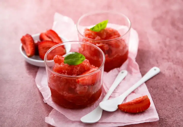 Jak zrobić sorbet owocowy? Gładki i bez maszynki przepis!