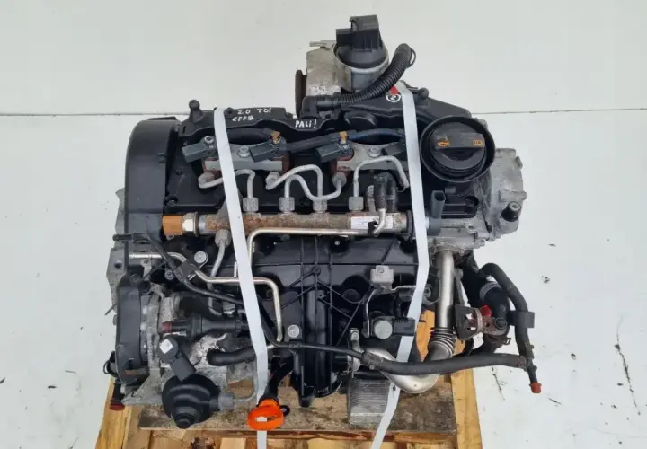 Silnik 2.0 TDI CFFB, gotowy do montażu. Znane wady tego silnika to m.in. problemy z DPF.