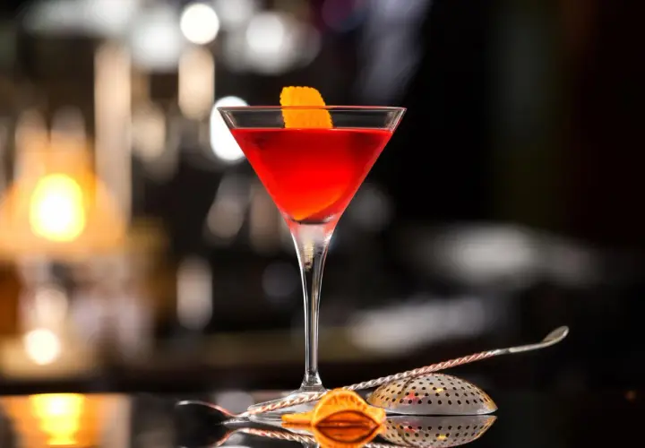 Przepis na drink Manhattan – klasyczny koktajl, który musisz spróbować