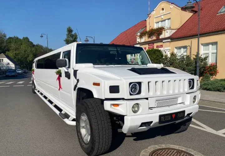 Jakie auto do ślubu? Wybierz idealne: poradnik i koszty!
