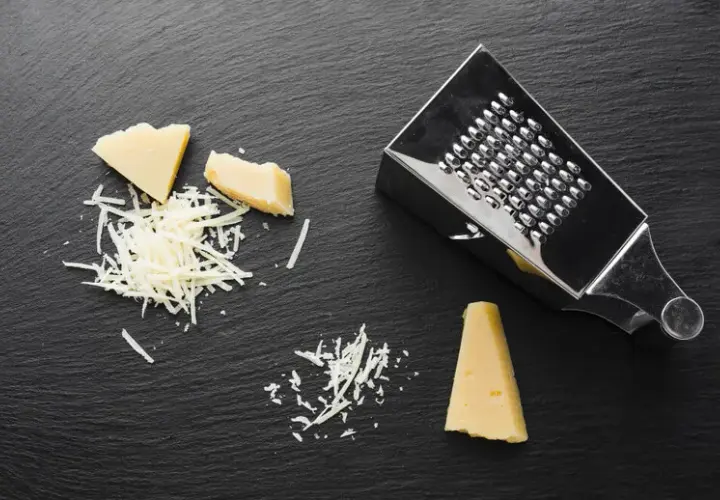 Jaki ser do spaghetti zamiast parmezanu? Oto najlepsze zamienniki