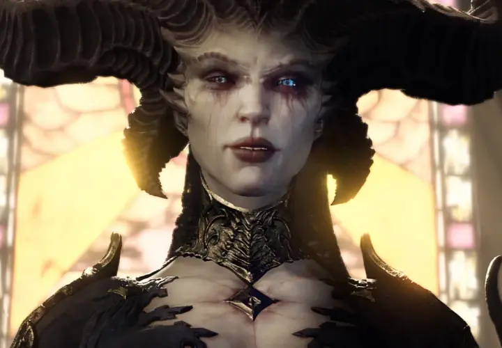 Lilith z Diablo 4, z niebieskimi oczami i krwawiącymi łzami, stoi przed witrażem. Jej ołtarze są kluczem do mocy.