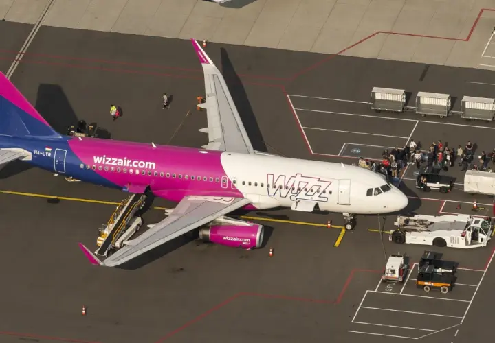 Czy można przewozić alkohol w bagażu rejestrowanym Wizz Air? Oto zasady
