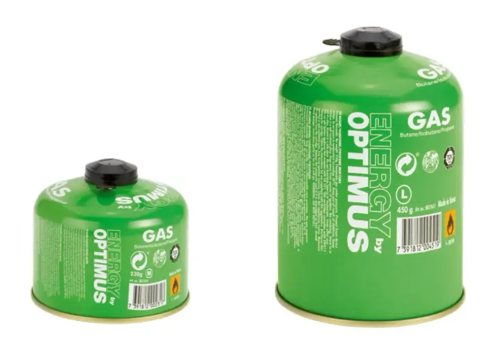 Dwa zielone kartusze gazowe Energy Optimus: mniejszy 230g i większy 450g. Różne rodzaje kartuszy gazowych do kuchenek turystycznych.