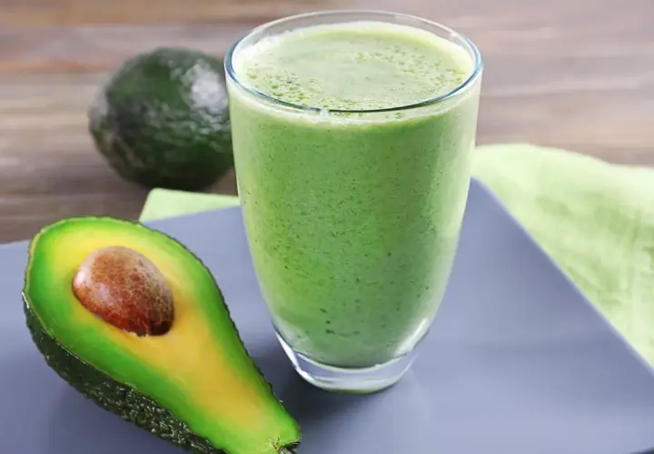 Przepisy na koktajle fit: zdrowe smoothie dla lepszej sylwetki i energii