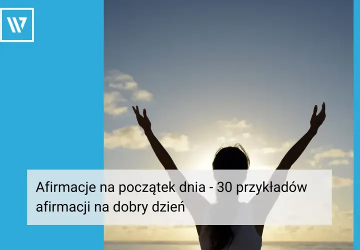 Kobieta z rękami w górze wita nowy dzień. Dowiedz się, jak afirmować, by mieć dobry dzień.