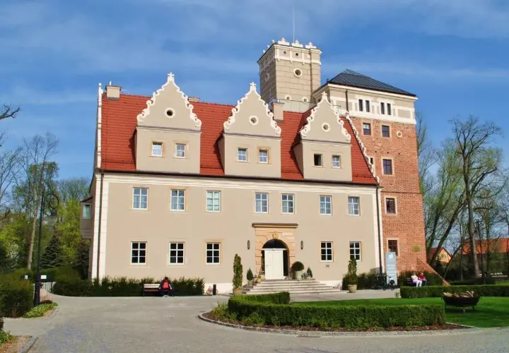 Zamek w Krobielowicach, idealne miejsce na jednodniową wycieczkę, to jedna z atrakcji do 30 km od Wrocławia.