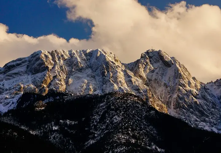 Ile czasu zajmuje wejście na Giewont? Sprawdź trasy i długości