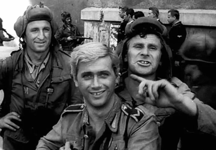 Czterej pancerni i pies: Janek, Gustaw, Olgierd i Szarik w akcji.