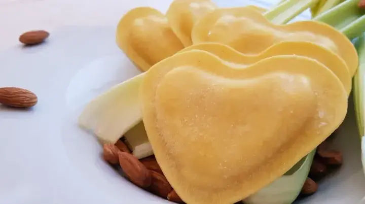 Włoski makaron spaghetti: odkryj najlepsze marki i przepisy na dania