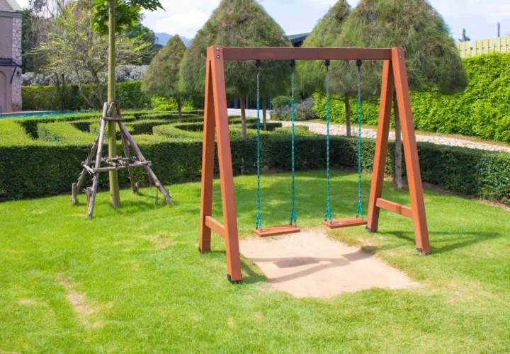 Jak zbudować plac zabaw dla dzieci - krok po kroku bezpiecznie i tanio