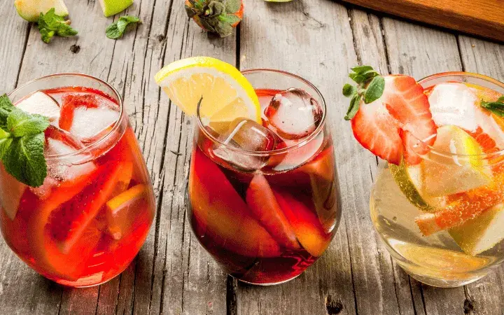 Najlepsze przepisy na drinki z energetykiem, które zachwycą Twoich gości