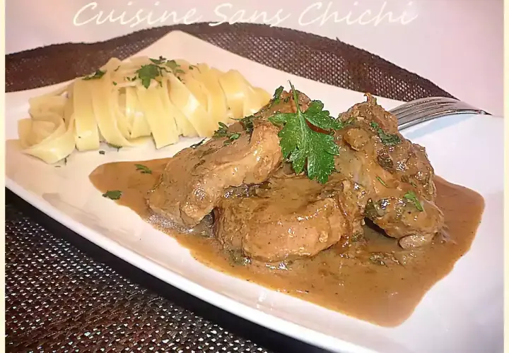 Filet mignon de porc sauce moutarde et vin, servi avec des pâtes fraîches. Un délice !