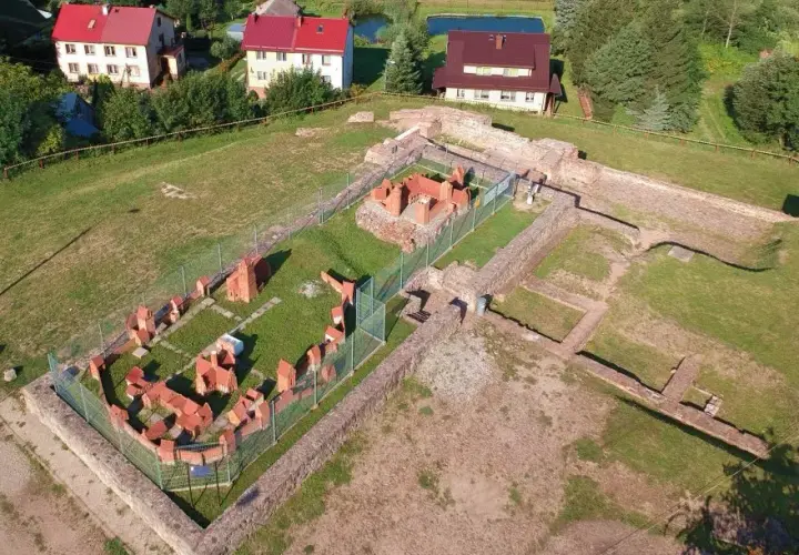 Ruiny zamku w Prabutach – historia, tajemnice i stan obecny ruin