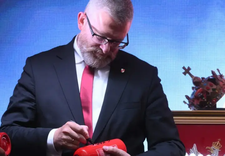 Grzegorz Braun kto to? Kontrowersje i poglądy polityczne w pigułce