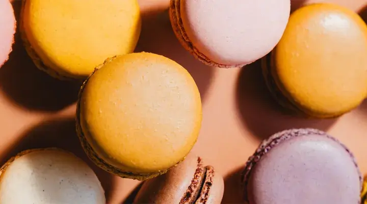 Macarons: Jak je przygotować w domu i jakie smaki wybrać