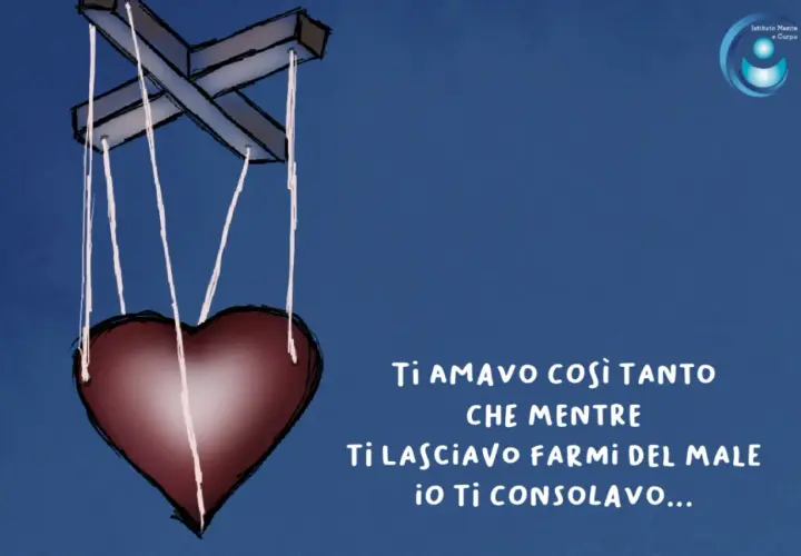 Un cuore a forma di marionetta, simbolo di un amore incondizionato che consola anche quando fa male.