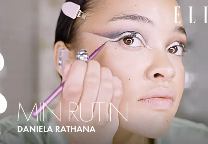 Daniela Rathana skapar en dramatisk ögonmakeup med en skarp eyeliner som ger en brow lift-effekt.