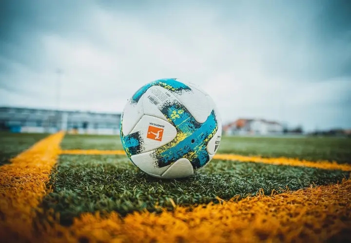 W jakim sporcie rzucamy piłką? Odkryj swój idealny!