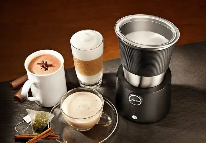 Jak wybrać spieniacz do mleka dla idealnego domowego cappuccino?