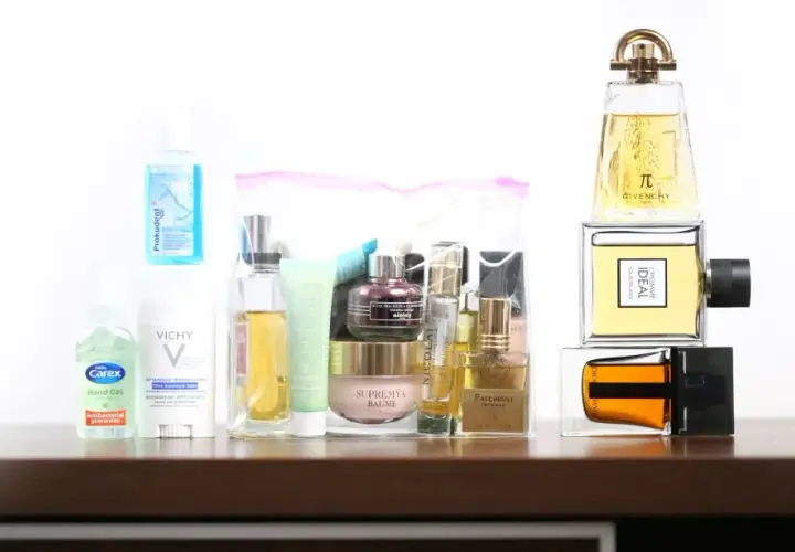 Perfumy w samolocie: zasady przewozu w bagażu podręcznym i rejestrowanym