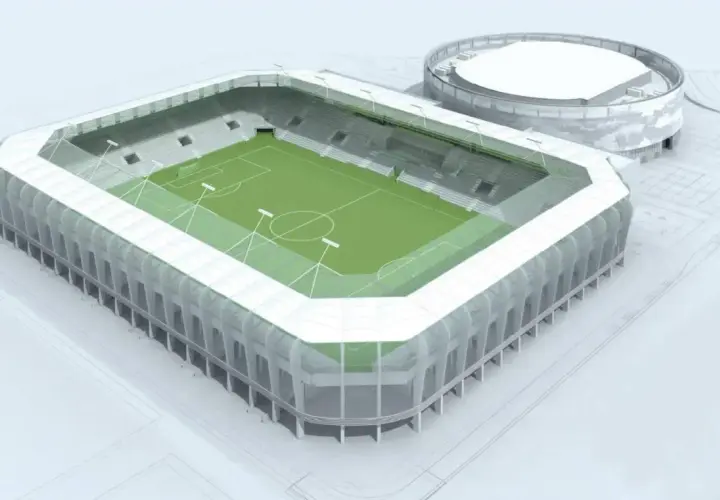 Nowoczesny stadion Radomiaka z zieloną murawą i wielopoziomowymi sektorami. Obok obiekt treningowy.