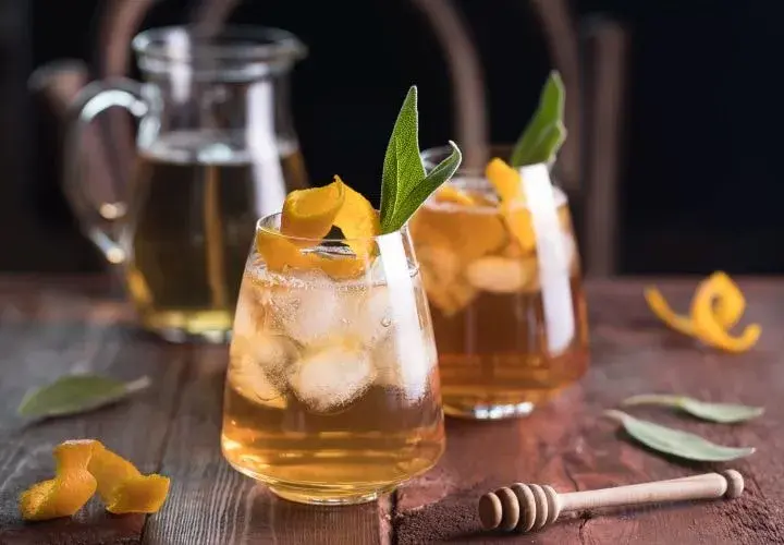 Najlepsze drinki z Red Label, które zaskoczą Twoich gości