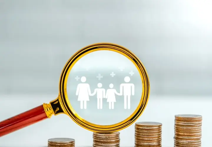Czy alimenty wlicza się do zasiłku rodzinnego? Sprawdź progi 2026