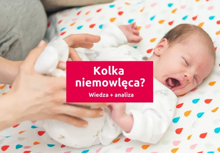 Płacz noworodka, który może wskazywać na kolki niemowlęce. Rodzic próbuje uspokoić dziecko.