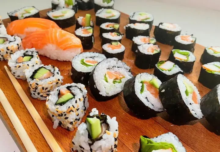 Jak przygotować sushi w domu - proste kroki i najczęstsze błędy