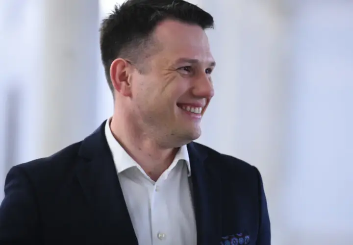 Jaką firmę ma Mentzen? Odkryj działalności i usługi Sławomira Mentzena