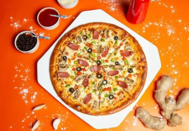 Jak piec pizzę w piekarniku elektrycznym: idealne ustawienia i czasy