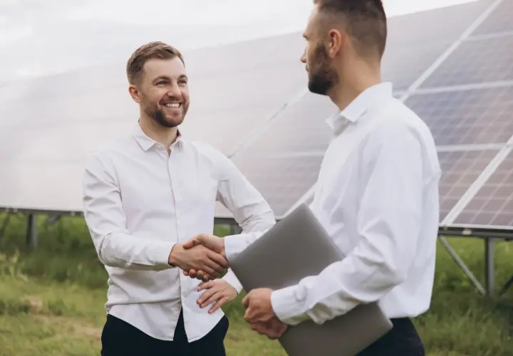 Fotowoltaika dla biznesu – firmy nie kupują dziś paneli, tylko większą kontrolę nad kosztami energii