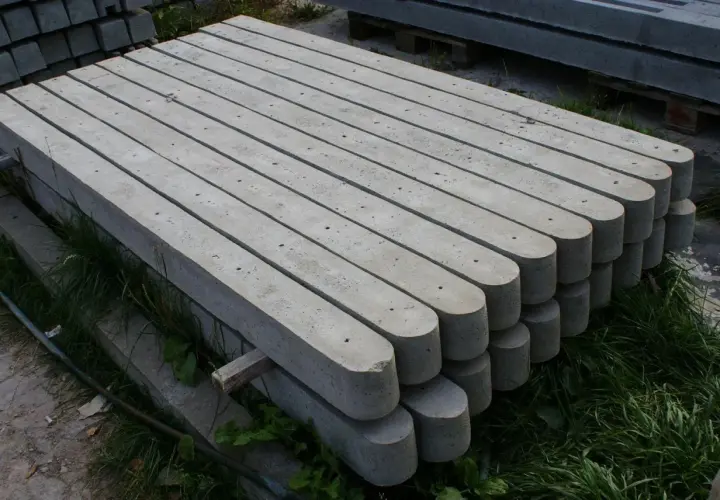 Słupki betonowe do tarasu: trwałość i stabilność konstrukcji