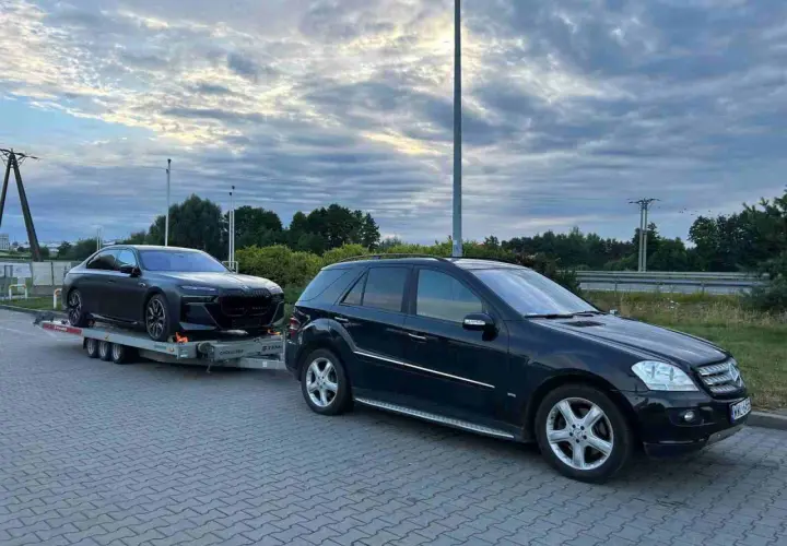 Czy można holować samochód bez tablic? Sprawdź, co grozi za to!