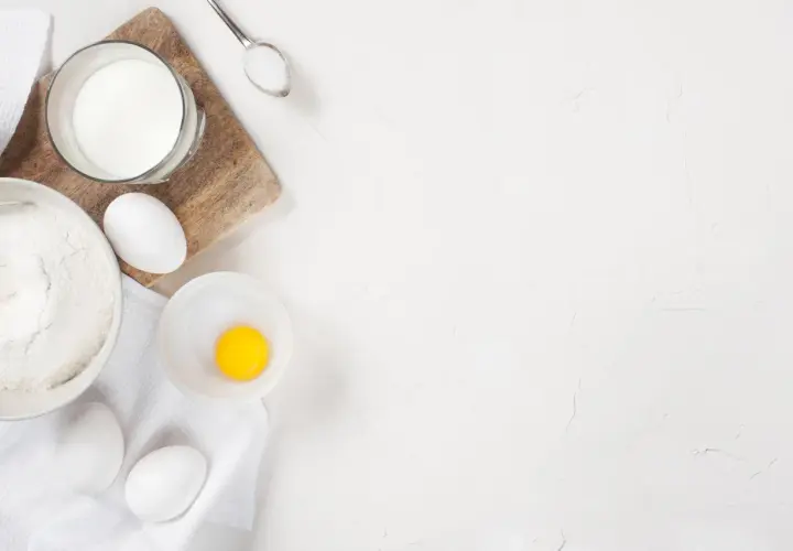 80 g mąki bez wagi? Szybki przelicznik na szklanki i łyżki!
