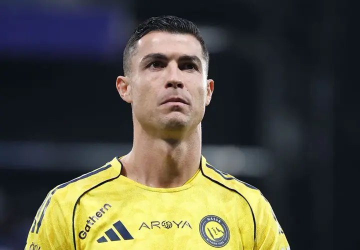 Cristiano Ronaldo w żółtej koszulce klubu Al Nassr.