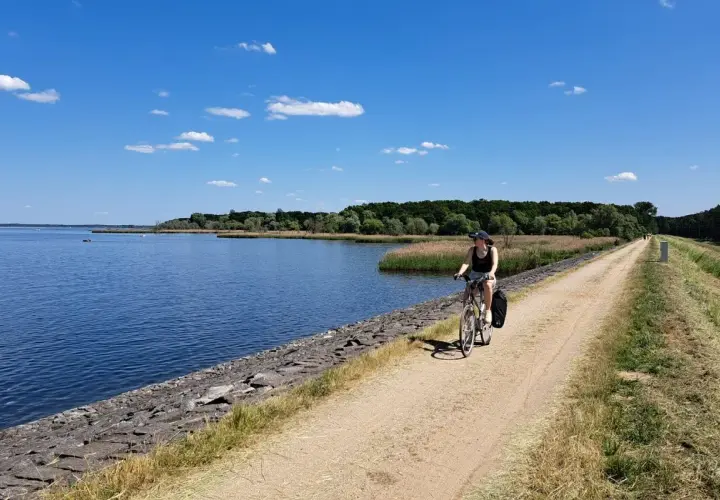 Odkryj Jezioro Turawskie: Atrakcje, plaże, sporty wodne planuj!
