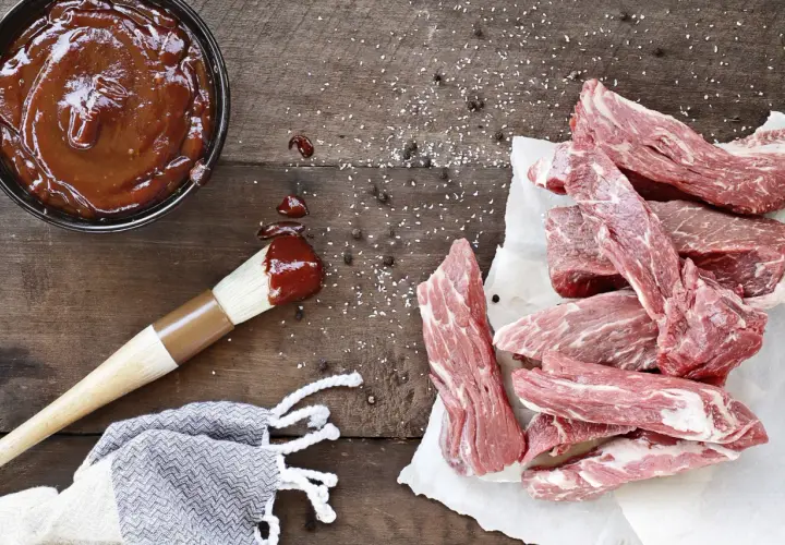 Domowy sos BBQ lepszy niż sklepowy: poznaj przepis krok po kroku