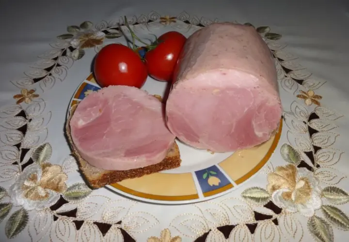 Kiełbasa szynkowa wędzona parzona: Twój przepis na domowy sukces