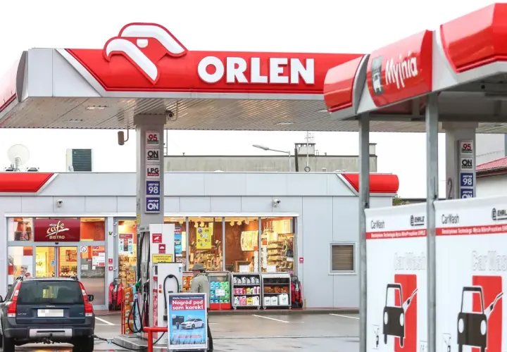 Ile zarabia pracownik stacji Orlen? Zaskakujące fakty o wynagrodzeniach