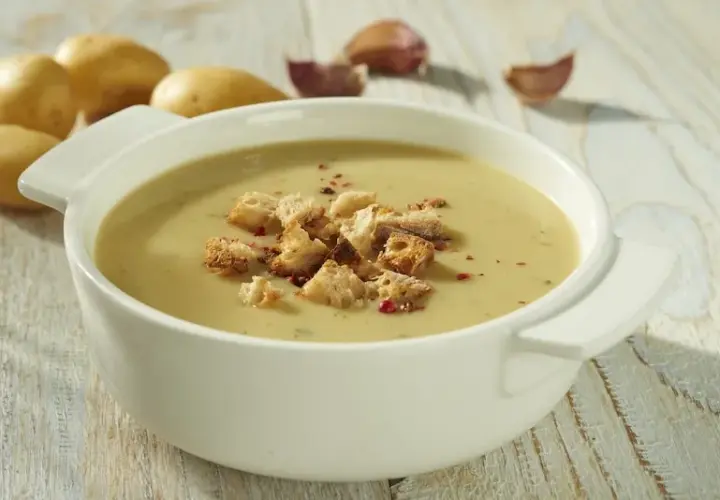 Jak zrobić zupę czosnkową - prosty przepis na pyszny smak w domu