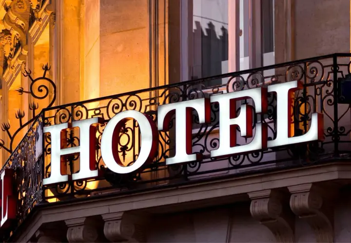 Za co hotel dostaje gwiazdki? Odkryj kryteria i standardy oceny