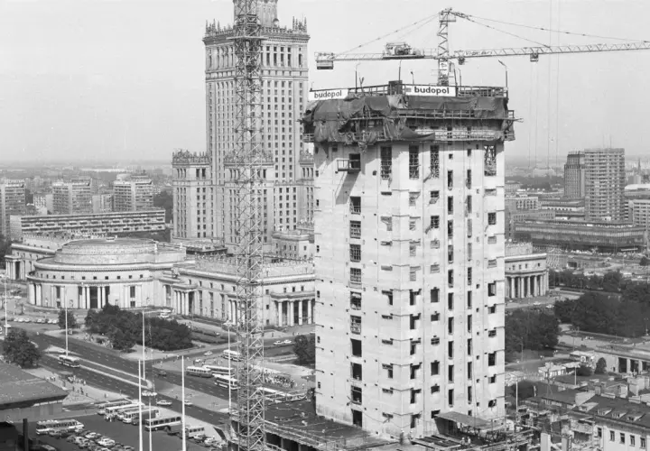 Hotel Marriott Warszawa – Kiedy powstał i jak wyglądała budowa?